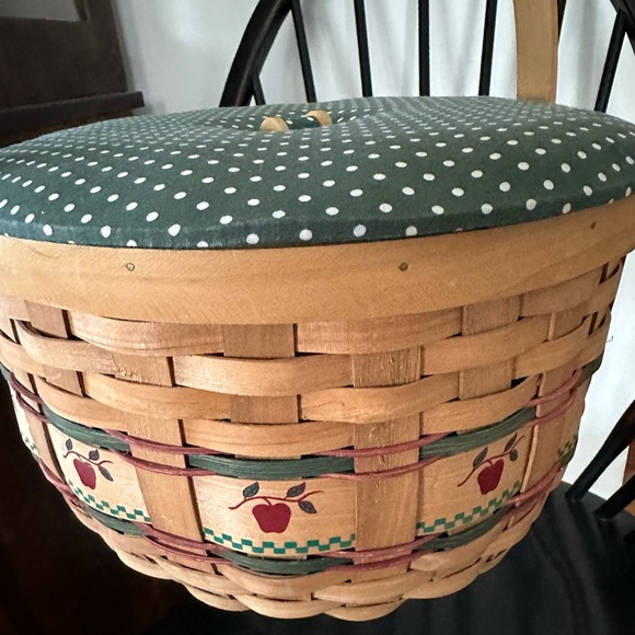 Vintage Sewing Basket Split Wood Basket APPLES Lined with Lid - Picture 10 of 12